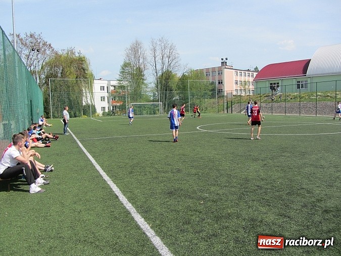 Zdjęcie w galerii na portalu naszraciborz.pl: Gimnazjalny turniej w Krzanowicach. Pietrowice grają dalej wiadomości z regionu