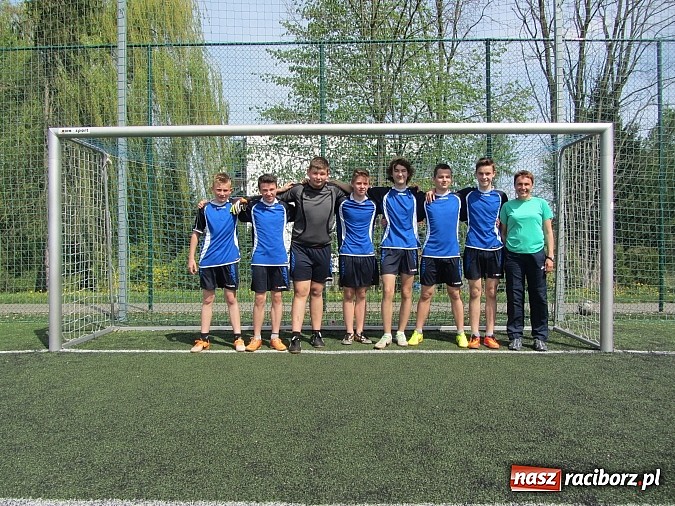 Zdjęcie w galerii na portalu naszraciborz.pl: Gimnazjalny turniej w Krzanowicach. Pietrowice grają dalej wiadomości z regionu