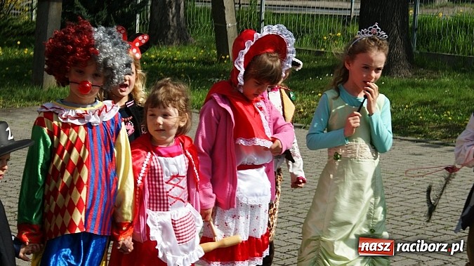 Zdjęcie w galerii na portalu naszraciborz.pl: Parada bajkowych postaci na Światowy Dzień Książki wiadomości z regionu