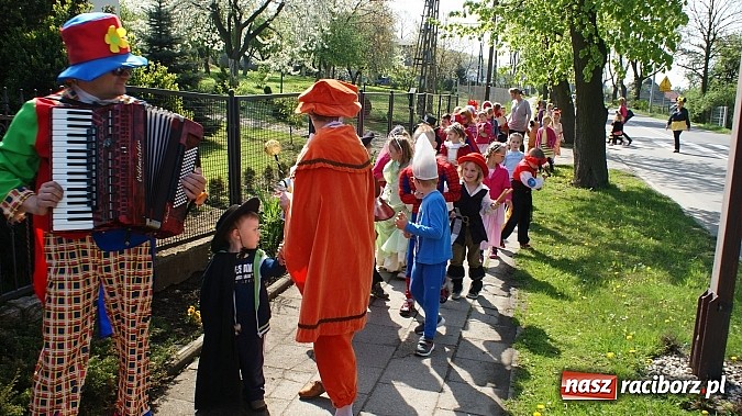 Zdjęcie w galerii na portalu naszraciborz.pl: Parada bajkowych postaci na Światowy Dzień Książki wiadomości z regionu