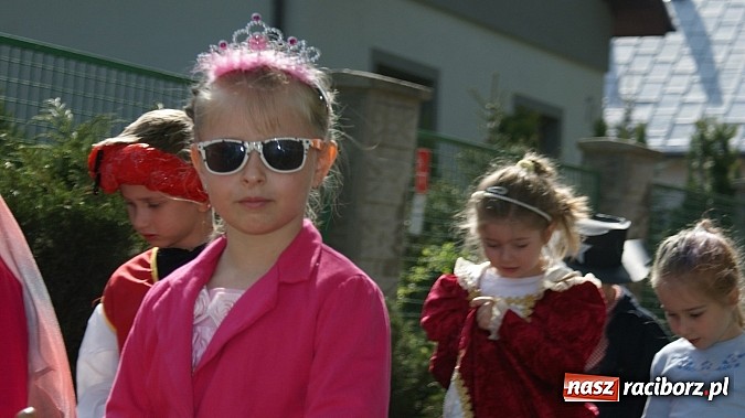 Zdjęcie w galerii na portalu naszraciborz.pl: Parada bajkowych postaci na Światowy Dzień Książki wiadomości z regionu