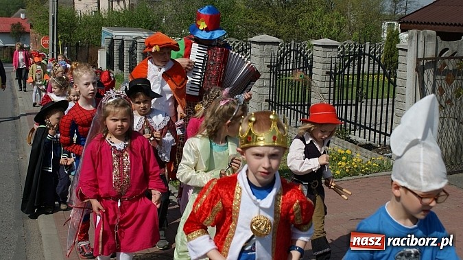 Zdjęcie w galerii na portalu naszraciborz.pl: Parada bajkowych postaci na Światowy Dzień Książki wiadomości z regionu