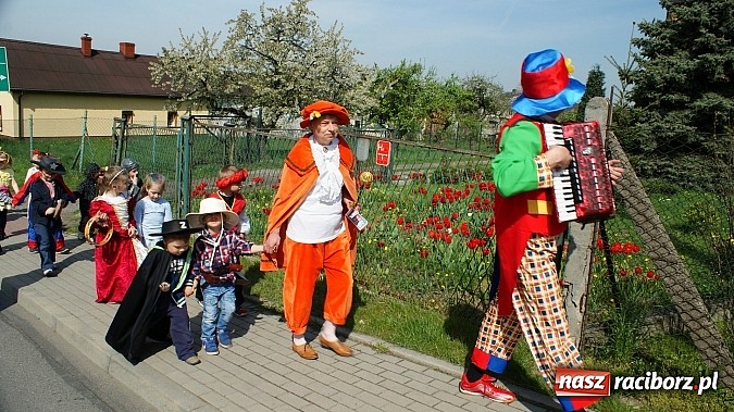 Zdjęcie w galerii na portalu naszraciborz.pl: Parada bajkowych postaci na Światowy Dzień Książki wiadomości z regionu