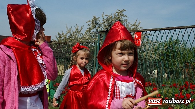 Zdjęcie w galerii na portalu naszraciborz.pl: Parada bajkowych postaci na Światowy Dzień Książki wiadomości z regionu