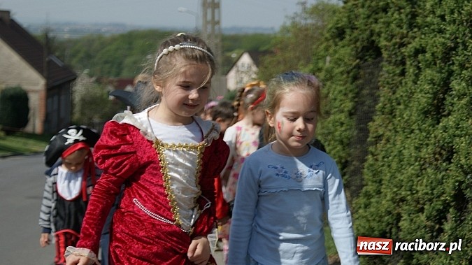 Zdjęcie w galerii na portalu naszraciborz.pl: Parada bajkowych postaci na Światowy Dzień Książki wiadomości z regionu