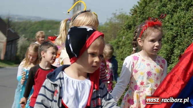 Zdjęcie w galerii na portalu naszraciborz.pl: Parada bajkowych postaci na Światowy Dzień Książki wiadomości z regionu