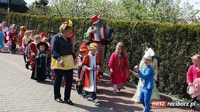 Zdjęcie w galerii na portalu naszraciborz.pl: Parada bajkowych postaci na Światowy Dzień Książki wiadomości z regionu