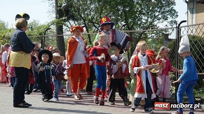 Zdjęcie w galerii na portalu naszraciborz.pl: Parada bajkowych postaci na Światowy Dzień Książki wiadomości z regionu
