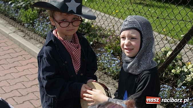 Zdjęcie w galerii na portalu naszraciborz.pl: Parada bajkowych postaci na Światowy Dzień Książki wiadomości z regionu
