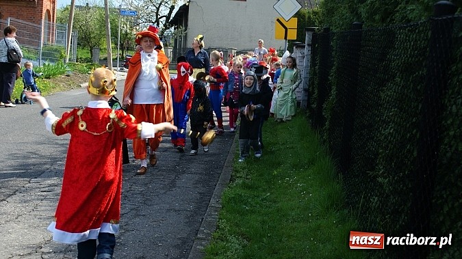 Zdjęcie w galerii na portalu naszraciborz.pl: Parada bajkowych postaci na Światowy Dzień Książki wiadomości z regionu