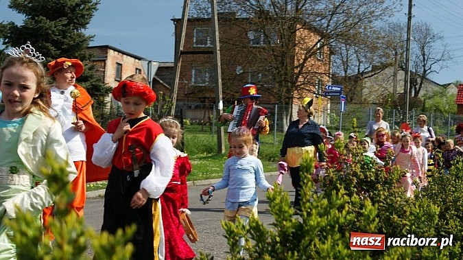 Zdjęcie w galerii na portalu naszraciborz.pl: Parada bajkowych postaci na Światowy Dzień Książki wiadomości z regionu