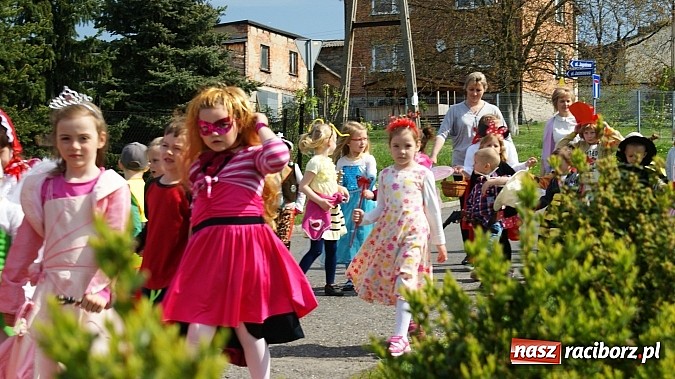 Zdjęcie w galerii na portalu naszraciborz.pl: Parada bajkowych postaci na Światowy Dzień Książki wiadomości z regionu