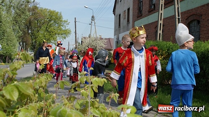 Zdjęcie w galerii na portalu naszraciborz.pl: Parada bajkowych postaci na Światowy Dzień Książki wiadomości z regionu