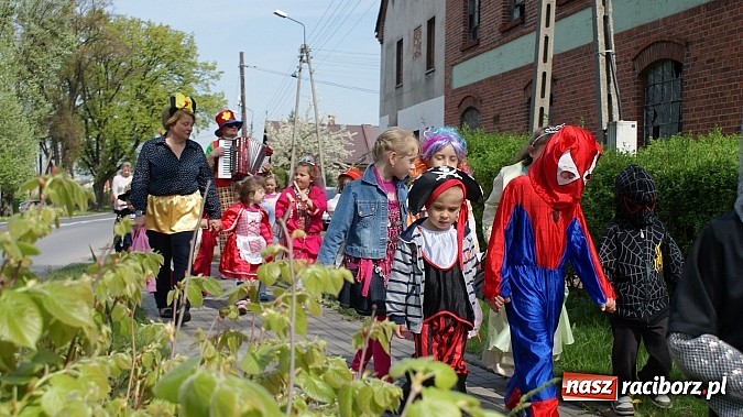 Zdjęcie w galerii na portalu naszraciborz.pl: Parada bajkowych postaci na Światowy Dzień Książki wiadomości z regionu