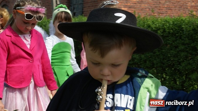 Zdjęcie w galerii na portalu naszraciborz.pl: Parada bajkowych postaci na Światowy Dzień Książki wiadomości z regionu