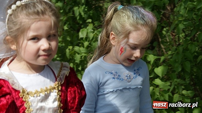 Zdjęcie w galerii na portalu naszraciborz.pl: Parada bajkowych postaci na Światowy Dzień Książki wiadomości z regionu