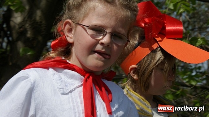 Zdjęcie w galerii na portalu naszraciborz.pl: Parada bajkowych postaci na Światowy Dzień Książki wiadomości z regionu