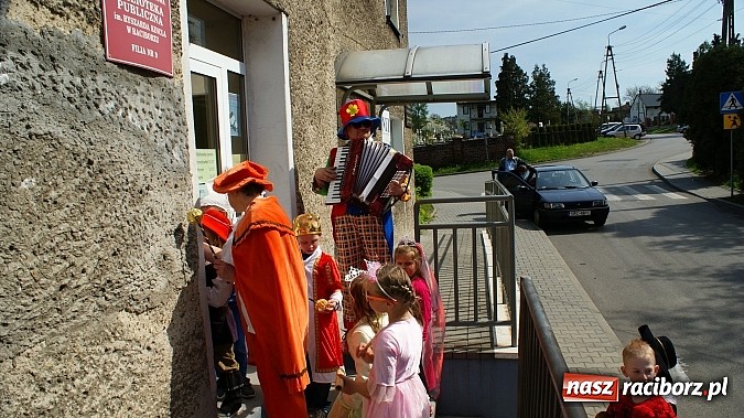 Zdjęcie w galerii na portalu naszraciborz.pl: Parada bajkowych postaci na Światowy Dzień Książki wiadomości z regionu