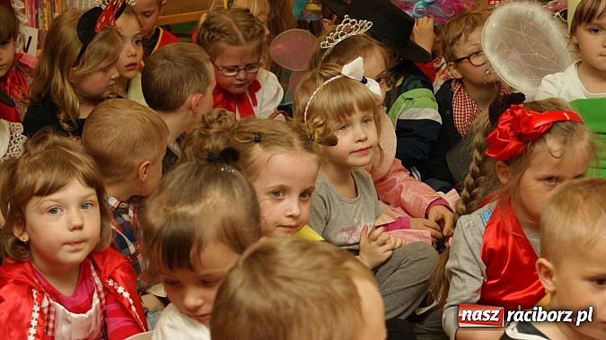 Zdjęcie w galerii na portalu naszraciborz.pl: Parada bajkowych postaci na Światowy Dzień Książki wiadomości z regionu