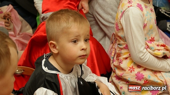 Zdjęcie w galerii na portalu naszraciborz.pl: Parada bajkowych postaci na Światowy Dzień Książki wiadomości z regionu