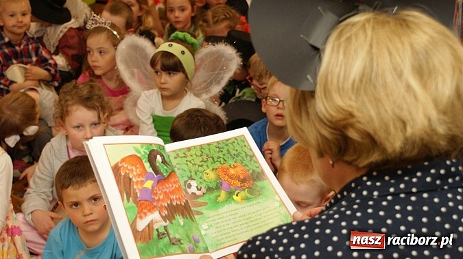 Zdjęcie w galerii na portalu naszraciborz.pl: Parada bajkowych postaci na Światowy Dzień Książki wiadomości z regionu