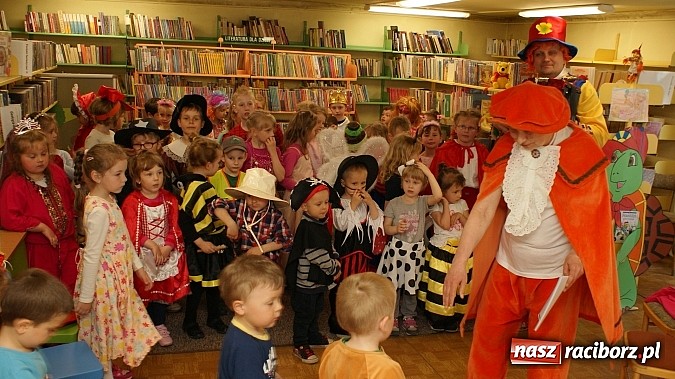 Zdjęcie w galerii na portalu naszraciborz.pl: Parada bajkowych postaci na Światowy Dzień Książki wiadomości z regionu