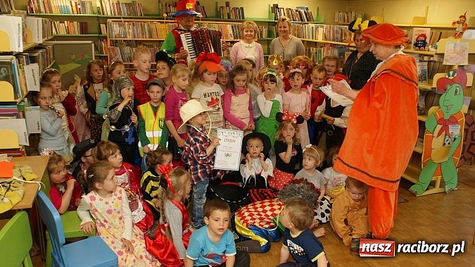 Zdjęcie w galerii na portalu naszraciborz.pl: Parada bajkowych postaci na Światowy Dzień Książki wiadomości z regionu
