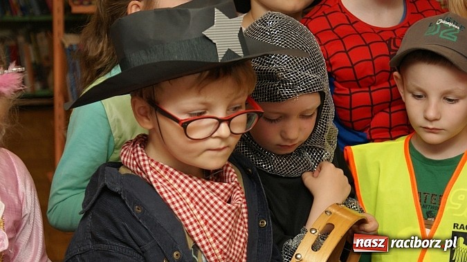 Zdjęcie w galerii na portalu naszraciborz.pl: Parada bajkowych postaci na Światowy Dzień Książki wiadomości z regionu