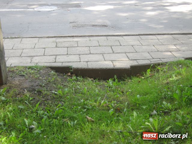 Zdjęcie w galerii na portalu naszraciborz.pl: Można tu sobie nogi POŁAMAĆ wiadomości z regionu