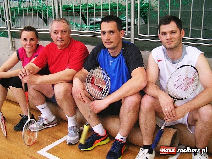 Zdjęcie w galerii na portalu naszraciborz.pl: Raciborskie zakłady rywalizowały w badmintonie wiadomości z regionu