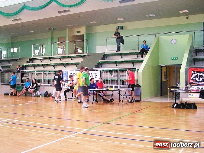 Zdjęcie w galerii na portalu naszraciborz.pl: Raciborskie zakłady rywalizowały w badmintonie wiadomości z regionu
