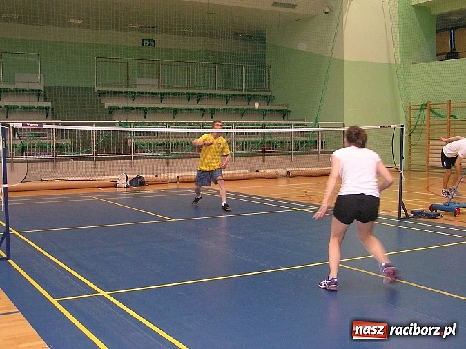 Zdjęcie w galerii na portalu naszraciborz.pl: Raciborskie zakłady rywalizowały w badmintonie wiadomości z regionu