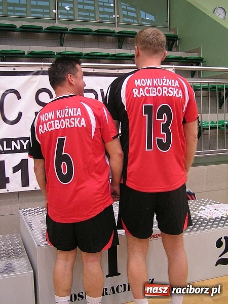 Zdjęcie w galerii na portalu naszraciborz.pl: Raciborskie zakłady rywalizowały w badmintonie wiadomości z regionu