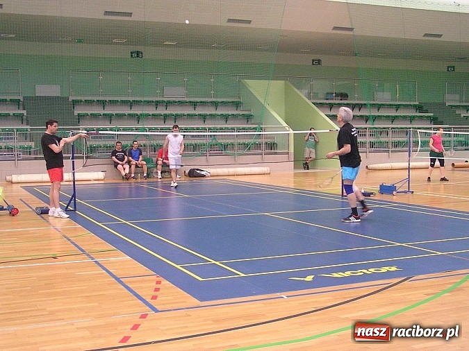 Zdjęcie w galerii na portalu naszraciborz.pl: Raciborskie zakłady rywalizowały w badmintonie wiadomości z regionu