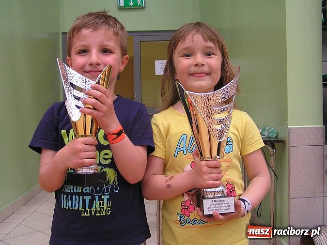 Zdjęcie w galerii na portalu naszraciborz.pl: Raciborskie zakłady rywalizowały w badmintonie wiadomości z regionu