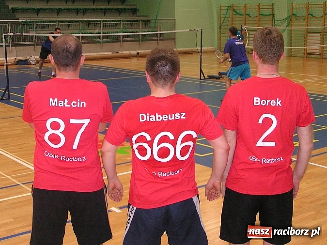 Zdjęcie w galerii na portalu naszraciborz.pl: Raciborskie zakłady rywalizowały w badmintonie wiadomości z regionu