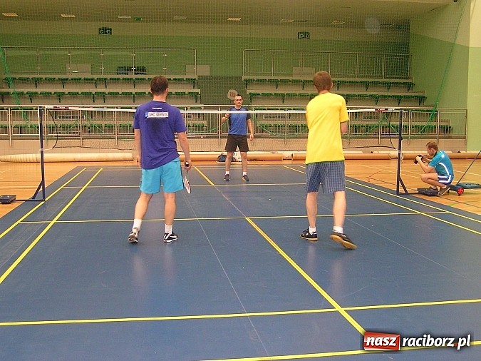 Zdjęcie w galerii na portalu naszraciborz.pl: Raciborskie zakłady rywalizowały w badmintonie wiadomości z regionu
