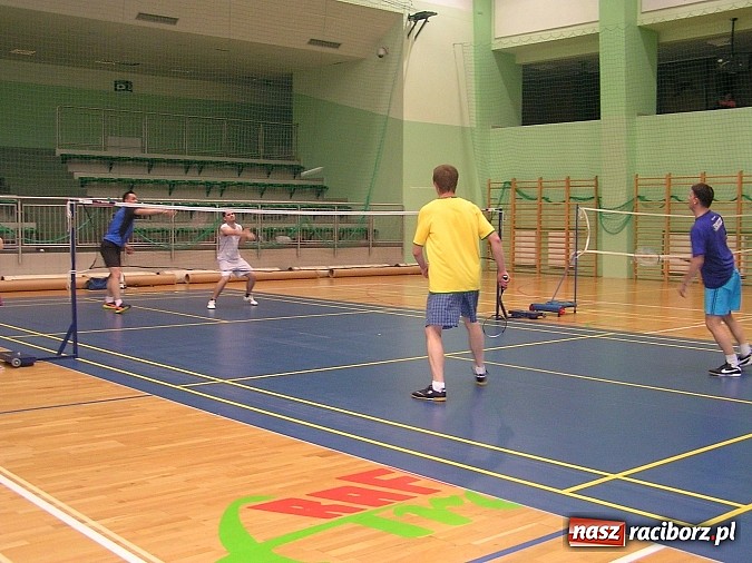 Zdjęcie w galerii na portalu naszraciborz.pl: Raciborskie zakłady rywalizowały w badmintonie wiadomości z regionu