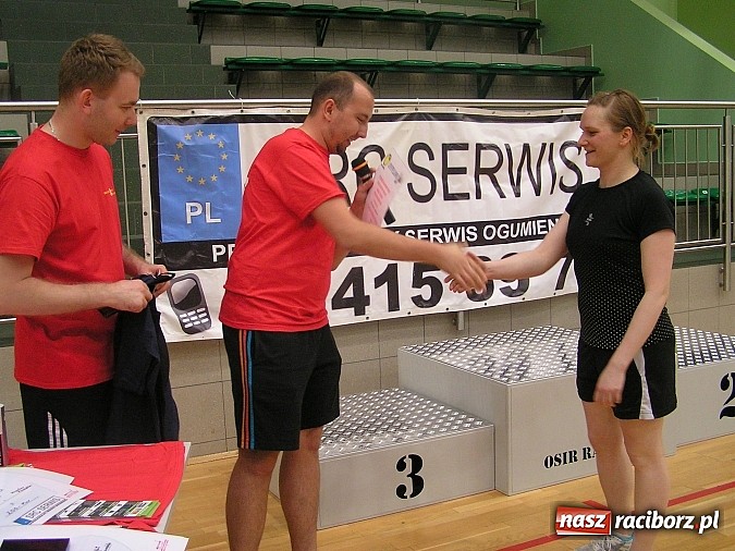 Zdjęcie w galerii na portalu naszraciborz.pl: Raciborskie zakłady rywalizowały w badmintonie wiadomości z regionu