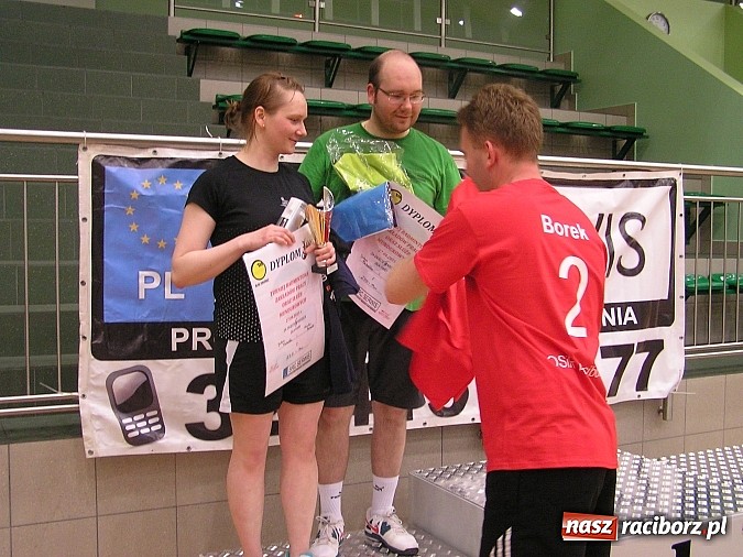 Zdjęcie w galerii na portalu naszraciborz.pl: Raciborskie zakłady rywalizowały w badmintonie wiadomości z regionu