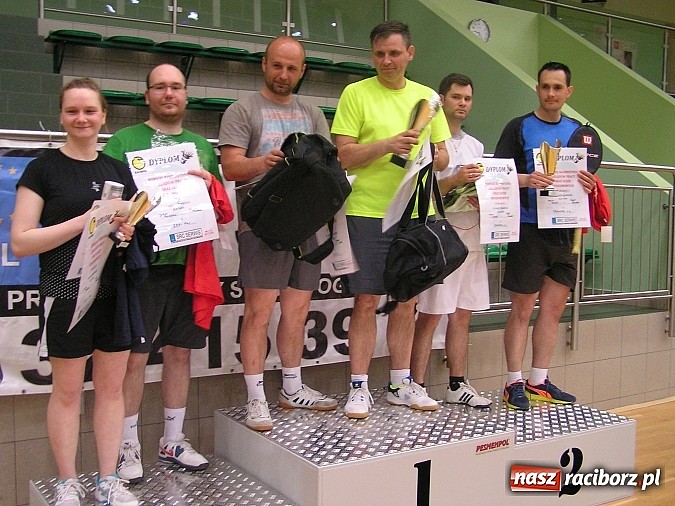 Zdjęcie w galerii na portalu naszraciborz.pl: Raciborskie zakłady rywalizowały w badmintonie wiadomości z regionu