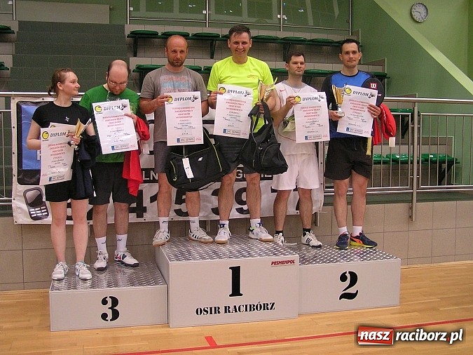Zdjęcie w galerii na portalu naszraciborz.pl: Raciborskie zakłady rywalizowały w badmintonie wiadomości z regionu