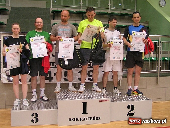 Zdjęcie w galerii na portalu naszraciborz.pl: Raciborskie zakłady rywalizowały w badmintonie wiadomości z regionu