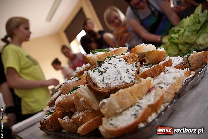 Zdjęcie w galerii na portalu naszraciborz.pl: Konkurs ekologiczny i zdrowe, wiosenne śniadanie w Liceum nr 2 wiadomości z regionu