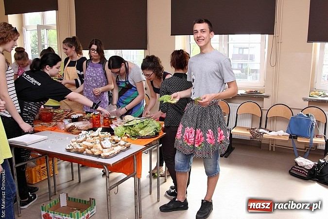 Zdjęcie w galerii na portalu naszraciborz.pl: Konkurs ekologiczny i zdrowe, wiosenne śniadanie w Liceum nr 2 wiadomości z regionu