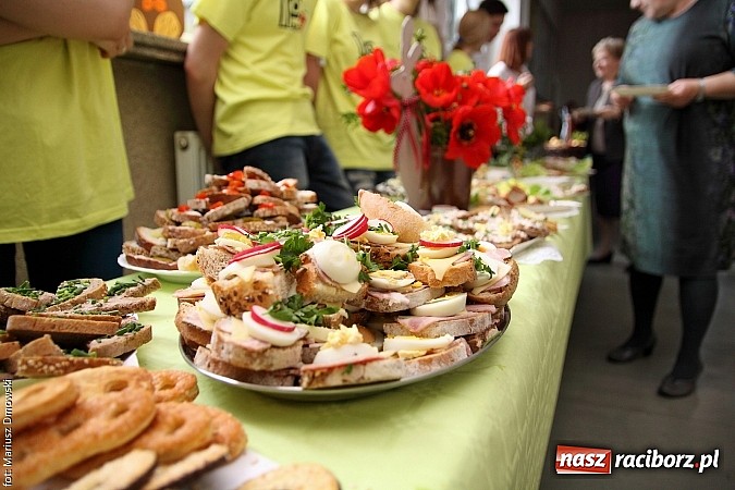 Zdjęcie w galerii na portalu naszraciborz.pl: Konkurs ekologiczny i zdrowe, wiosenne śniadanie w Liceum nr 2 wiadomości z regionu