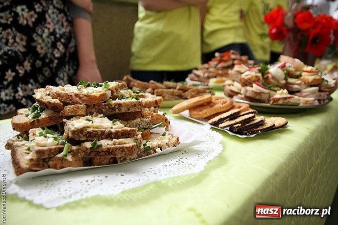 Zdjęcie w galerii na portalu naszraciborz.pl: Konkurs ekologiczny i zdrowe, wiosenne śniadanie w Liceum nr 2 wiadomości z regionu