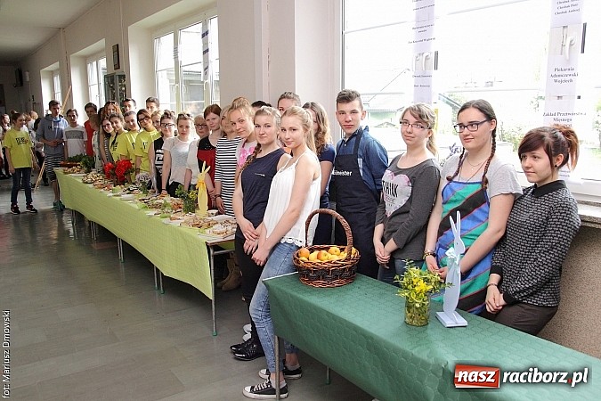 Zdjęcie w galerii na portalu naszraciborz.pl: Konkurs ekologiczny i zdrowe, wiosenne śniadanie w Liceum nr 2 wiadomości z regionu