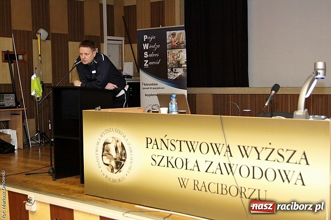 Zdjęcie w galerii na portalu naszraciborz.pl: Z młodym kierowcą po doświadczenie w murach PWSZ w Raciborzu wiadomości z regionu