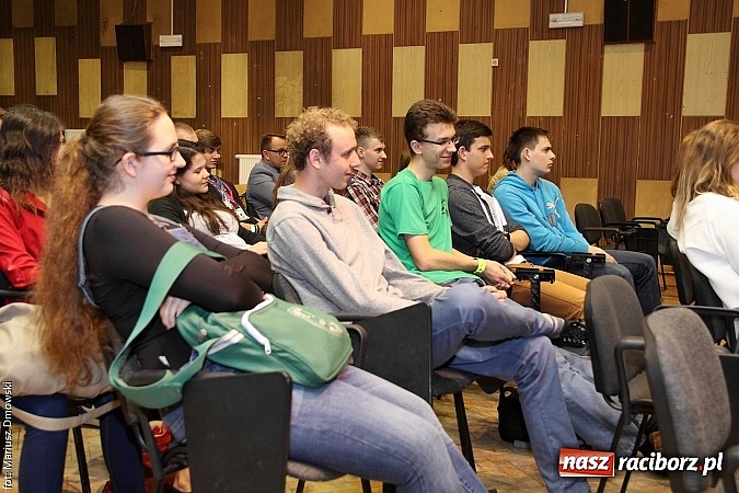 Zdjęcie w galerii na portalu naszraciborz.pl: Z młodym kierowcą po doświadczenie w murach PWSZ w Raciborzu wiadomości z regionu